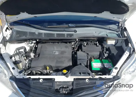 2013 Toyota Sienna Le V6 8 Passenger z USA, uszkodzony, nr VIN 5TDKK3DC6DS307992